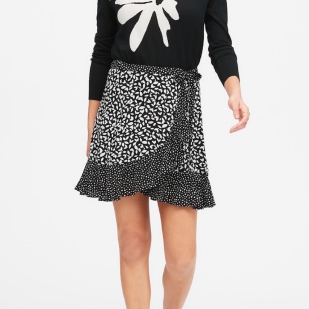Banana Republic Black and White Wrap Skirt